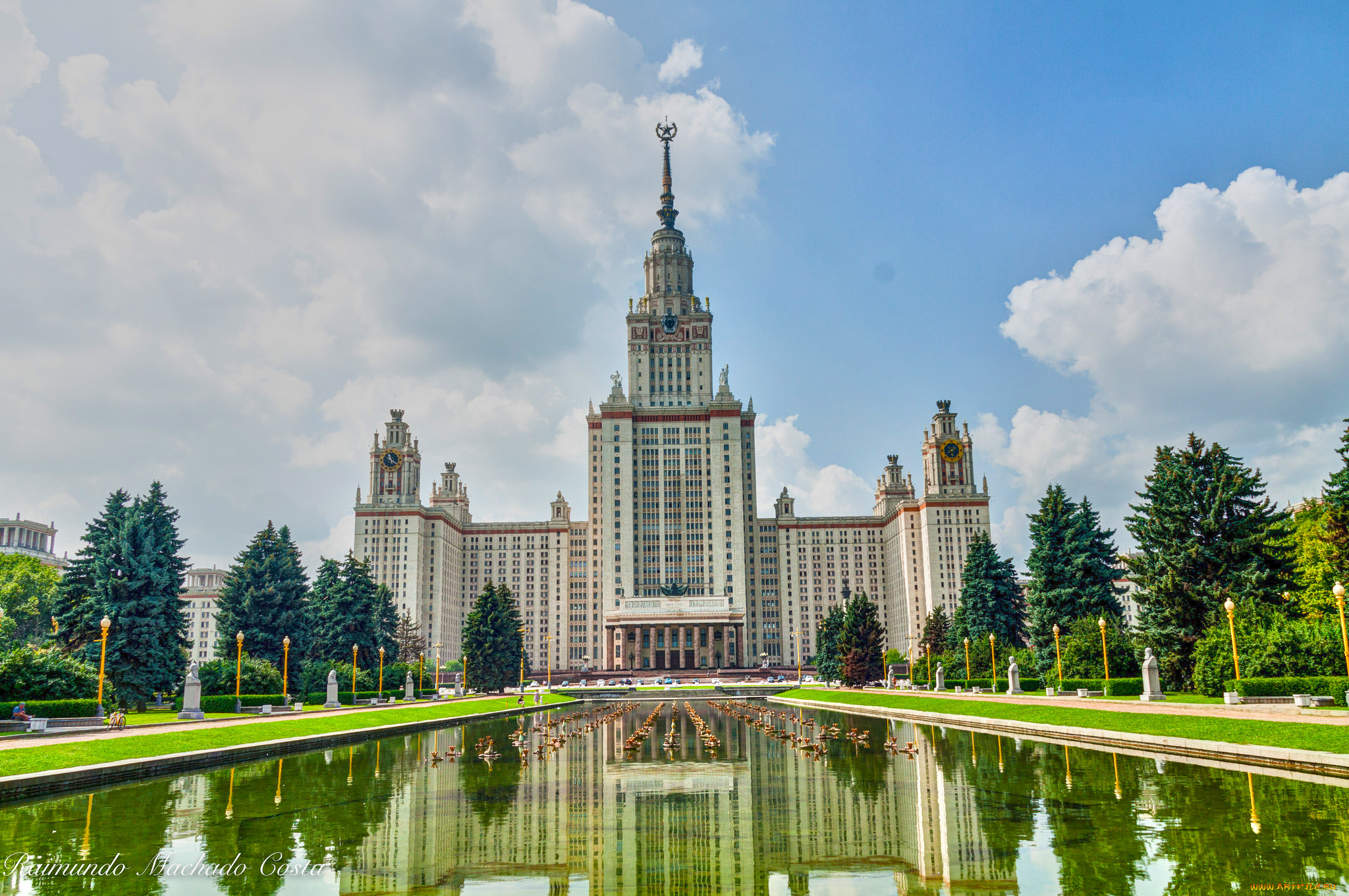 Университет. Бассейн с видом на МГУ В Москве. Москва красиво. Открытый бассейн с видом на МГУ. Университетская площадь у здания МГУ;.